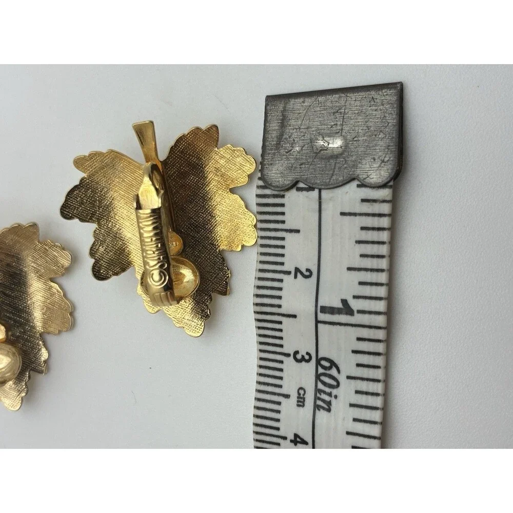 Sarah Coventry Leaf Clip On Earrings Faux Pearl Goldtone  VTG